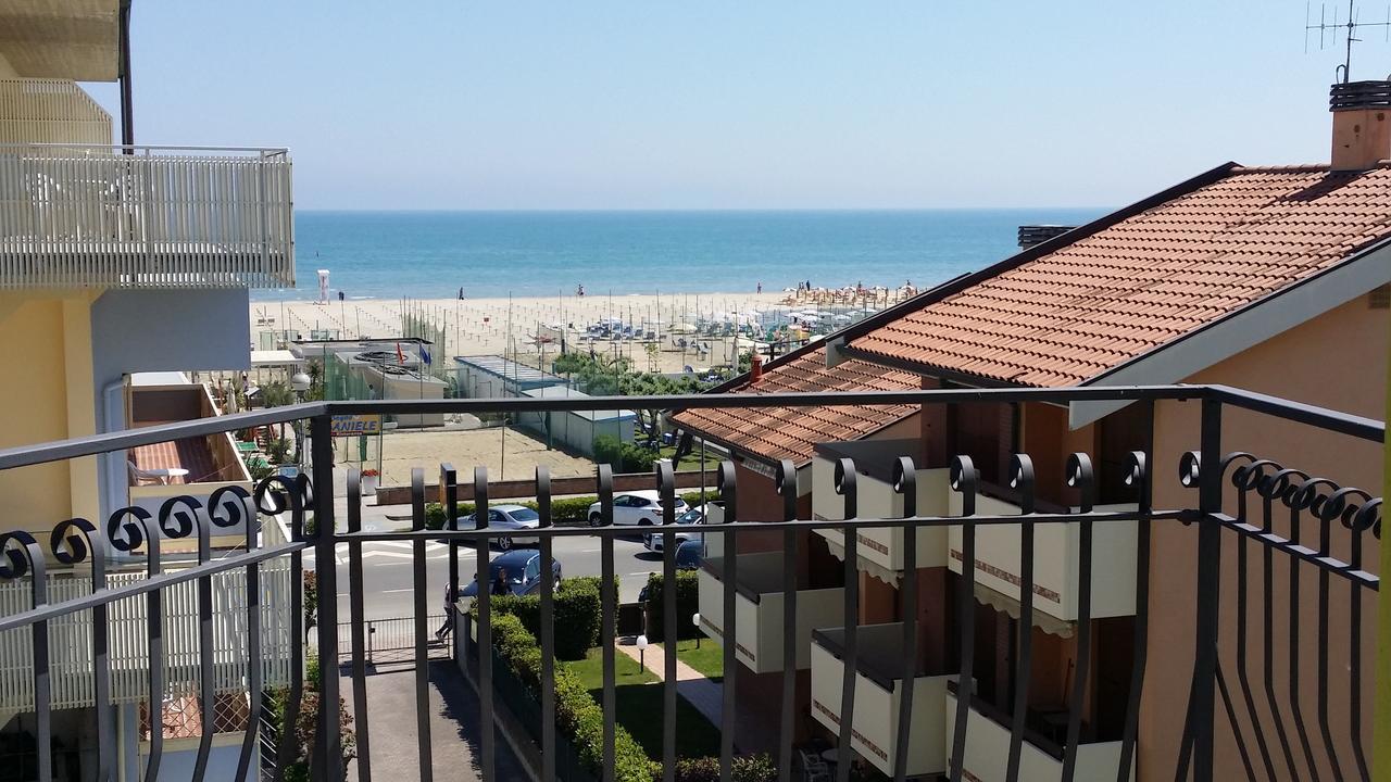 Hotel La Falena Cervia Exteriör bild
